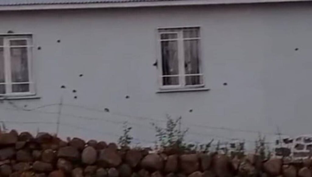 Bingöl’de iki ev uzun namlulu silahlarla tarandı