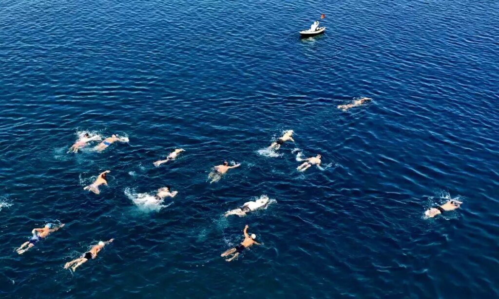 Bitlis’te Erol Karaömeroğlu Anısına Yüzme Maratonu Düzenlendi
