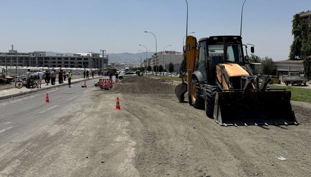 Korkunç ölüm: Üzerinden iş makinesi geçen motosikletli yaşamını yitirdi