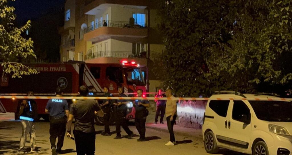 Malatya’da çatı çöktü, anne ve kızı son anda kurtuldu