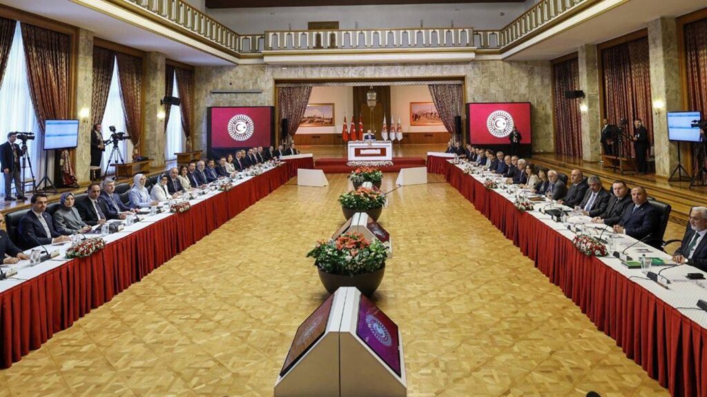 tipten komisyona iliskin aciklama toplantida bugune kadar kamuoyunda gundeme gelmemis herhangi bir bilgi aktarimi olmamistir gizlilik karari bir oturuma ozeldi Yh2dhXzG