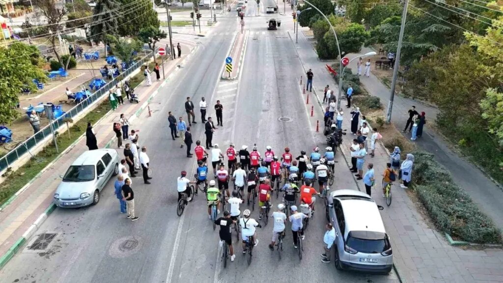 Bursa’da Renkli Bisiklet Yarışması Gerçekleşti