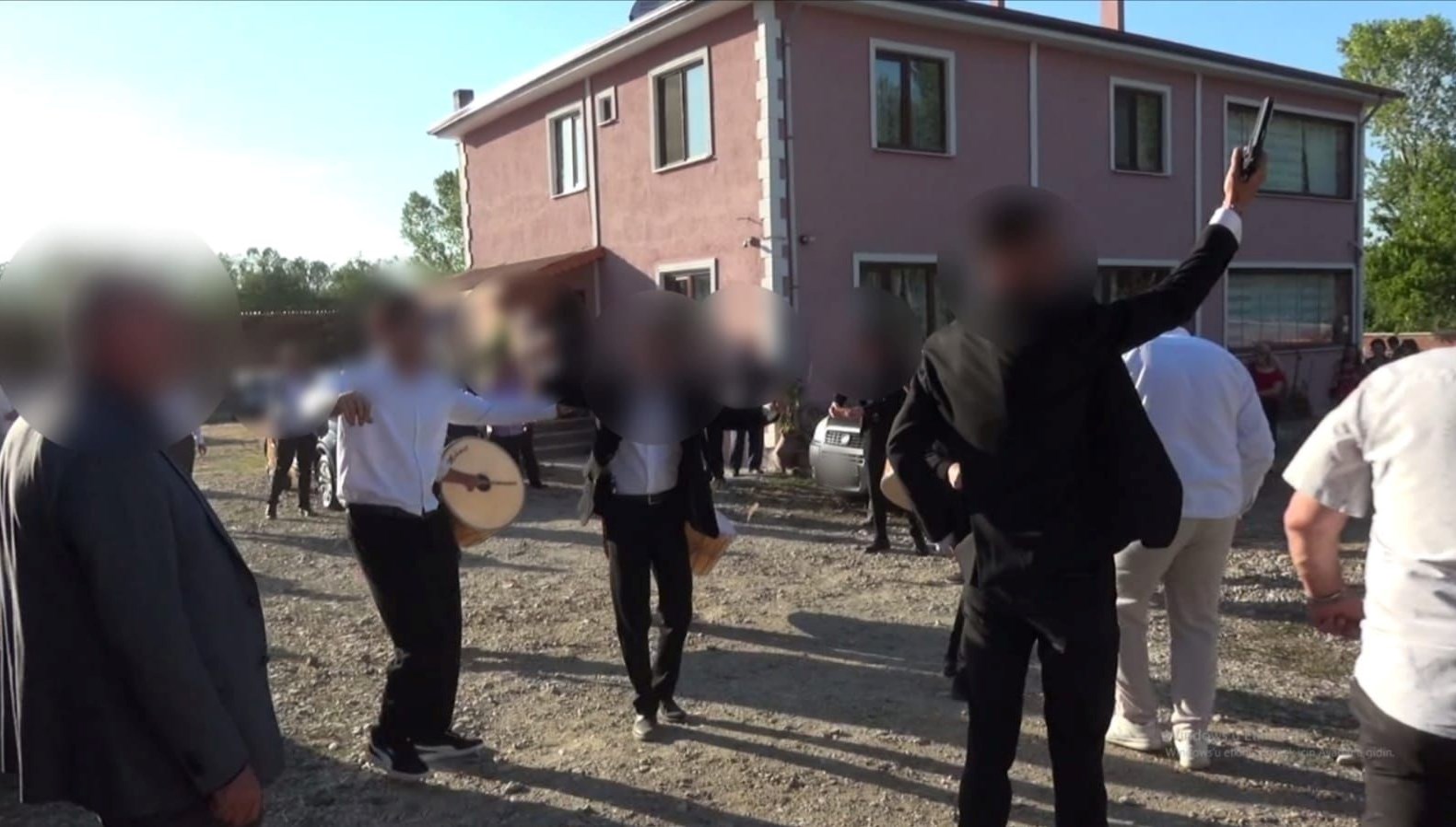 dugunde havaya ates acildi bir kisi vuruldu shMOlCuL