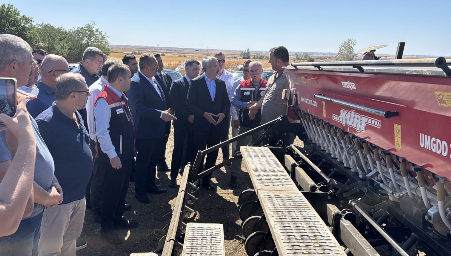 edirnede ciftcilere kanola tohumu dagitildi TPCgVWuW