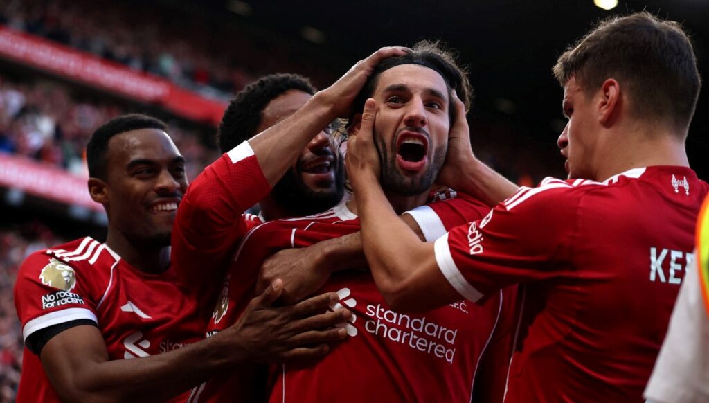 Galatasaray’ın rakibi Liverpool, Arsenal’i frikik golüyle devirdi!