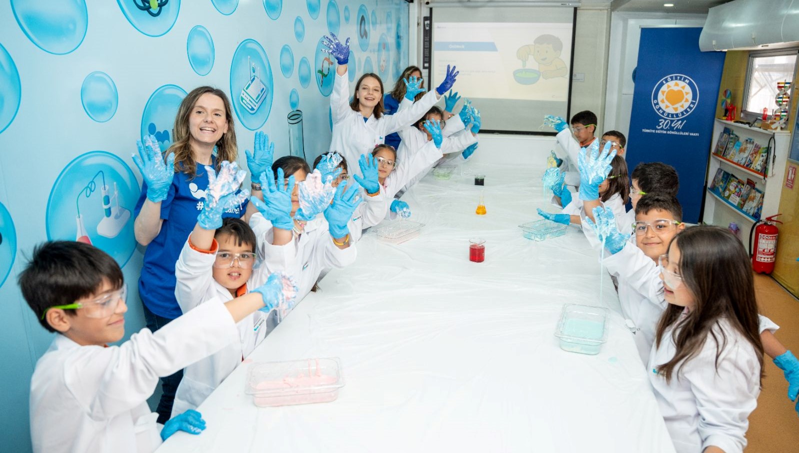 imcd dort yilda 4 bini askin cocuga bilim sevgisi asilandi UP3ZPCPb