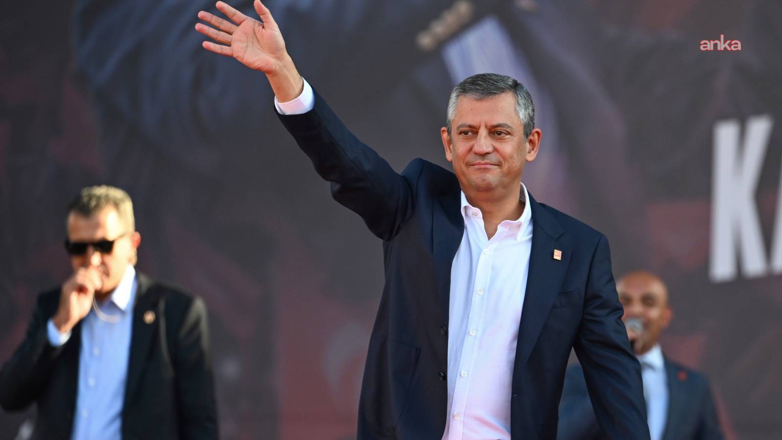 ozgur ozel avrupa sampiyonasi finalinde milletimize buyuk bir onur yasatan a milli erkek basketbol takimimizi ve teknik ekibi tebrik ediyorum 6HS7VlyB