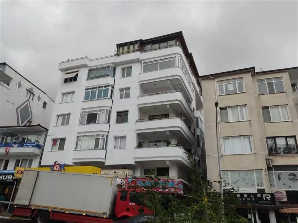 Ünlü Şarkıcı Güllü Hayatını Kaybetti