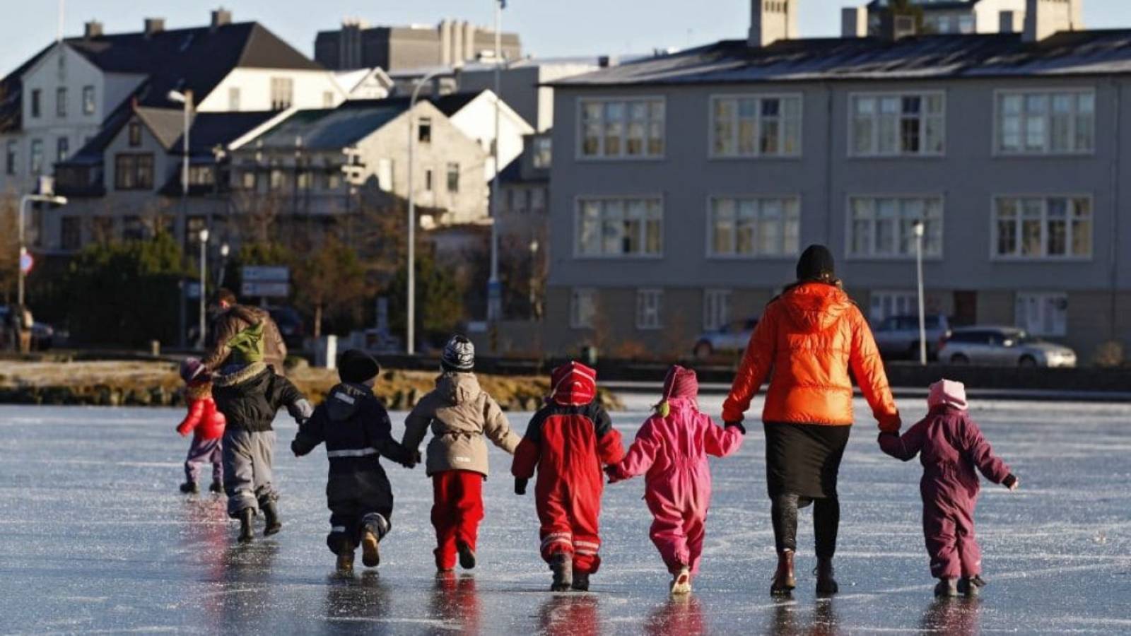 yaz tatilini kisaltma tartismasi onergeye gore izlandada ogrenciler kac gun tatil yapacak tOt8Y6B1