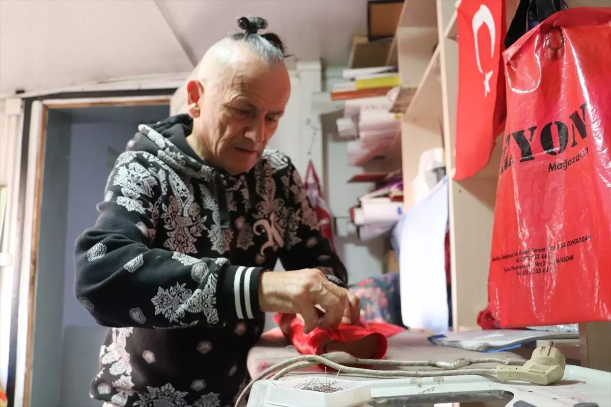 atik malzemeden tiyatro kostumu yapan sanatci Yjse81dV.jpg