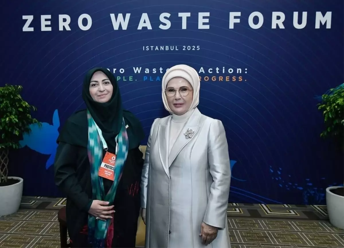 emine erdogan iran cumhurbaskani yardimcisi ile sifir atik forumunda bir araya geldi ByMviR36.jpg