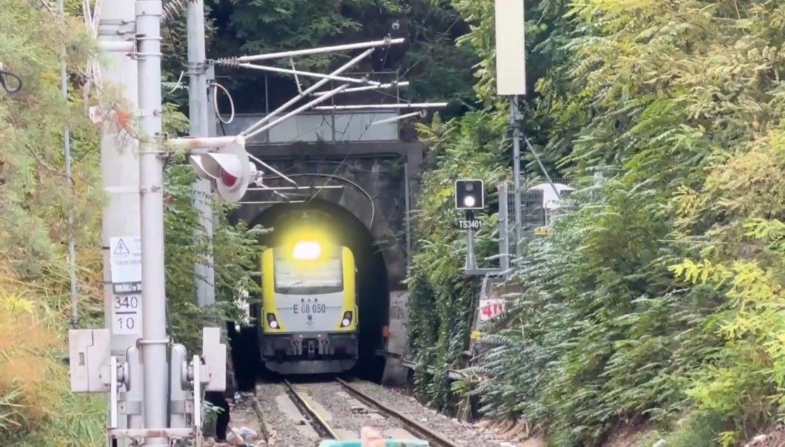 evlerin altindan gecen 114 yillik tren tuneli mahalleyle butunlesti WdUnEFLX