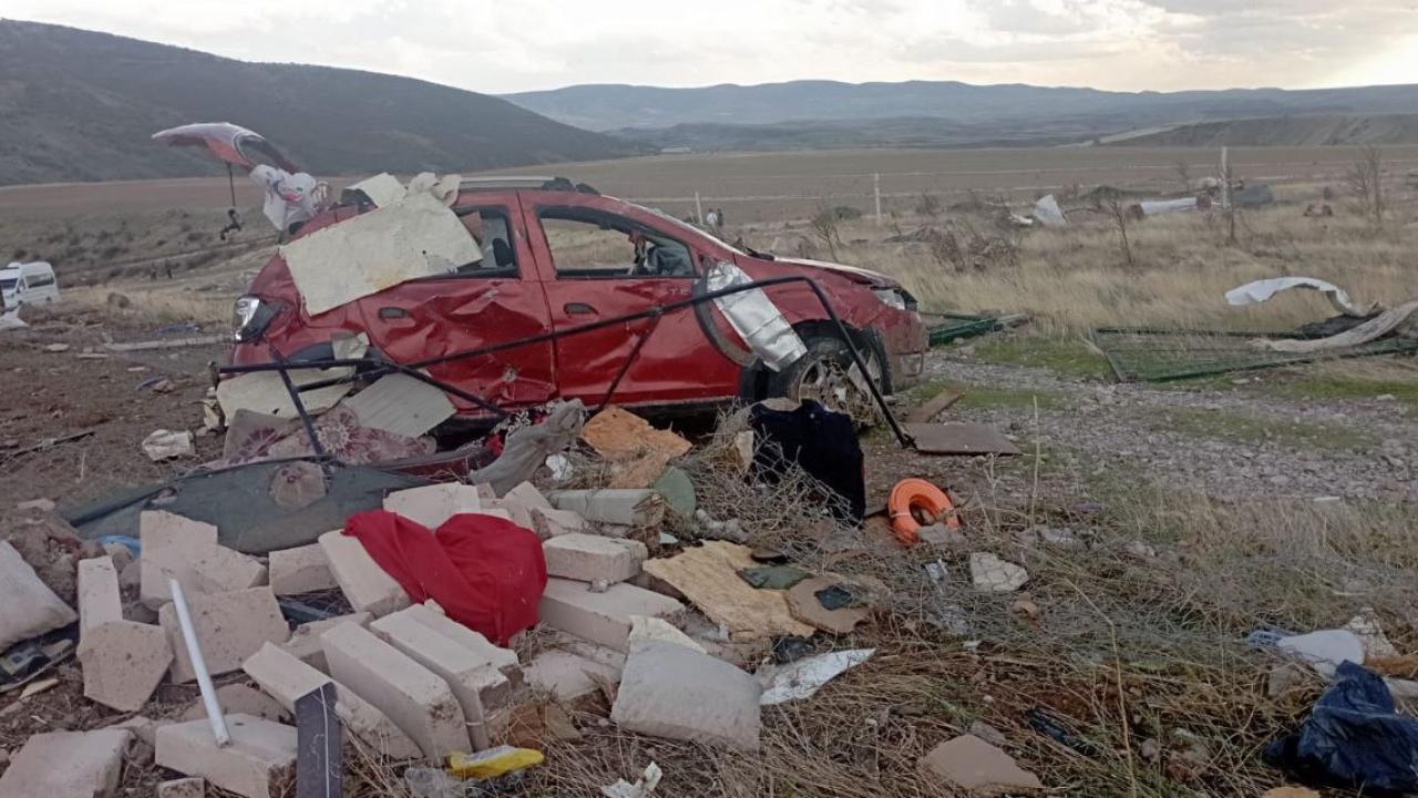 firtina ve hortum baba oldu 3 cocugu yarali I4yLIvgS.jpg