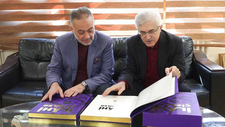 ilahi cizgiler hat sanatinin onculeri kitabi sanatsal ve tarihsel yonleriyle degerlendirildi JzmqkvZd.jpg