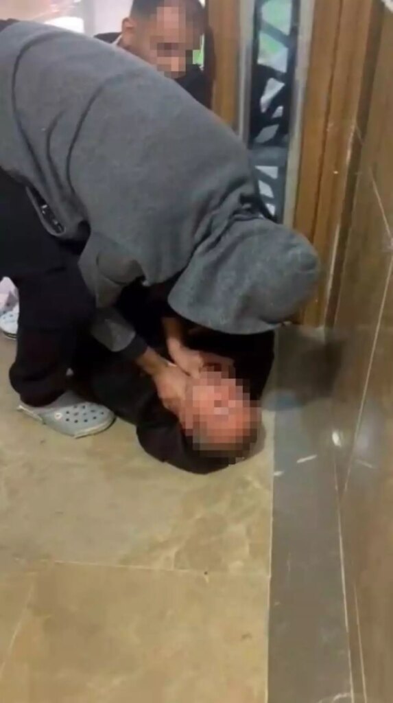 istanbulda tacizci mahalleli tarafindan yakalandi GTn2UCCw.jpg