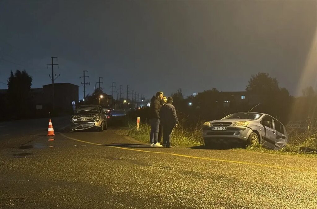 Sakarya’da Otomobil Kazası: 3 Yaralı