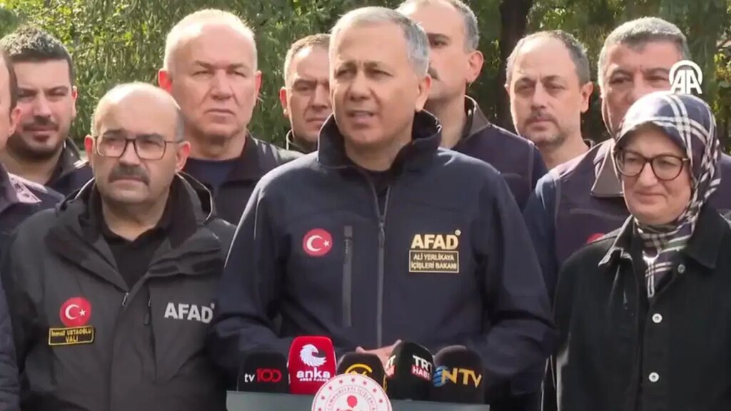 Son dakika… Balıkesir Sındırgı’da son durum ne? Ali Yerlikaya’dan deprem bölgesinde açıklama: ‘4 bina yıkıldı, 26 kişi hafif yaralandı’