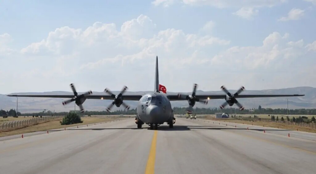 C130 uçak kaç kişilik, özellikleri nedir? C130 kargo uçağı personel kapasitesi ve özellikleri nelerdir?