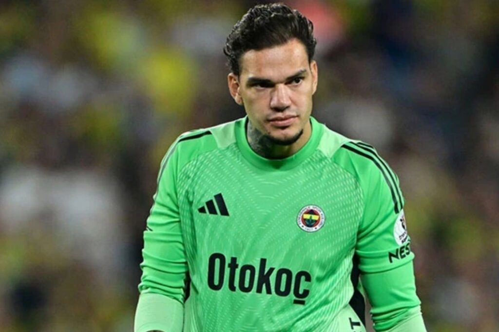 Fenerbahçe’nin Brezilyalı kalecisi Ederson, fenerbahçe ile futbolu yeniden soluduğunu söyledi