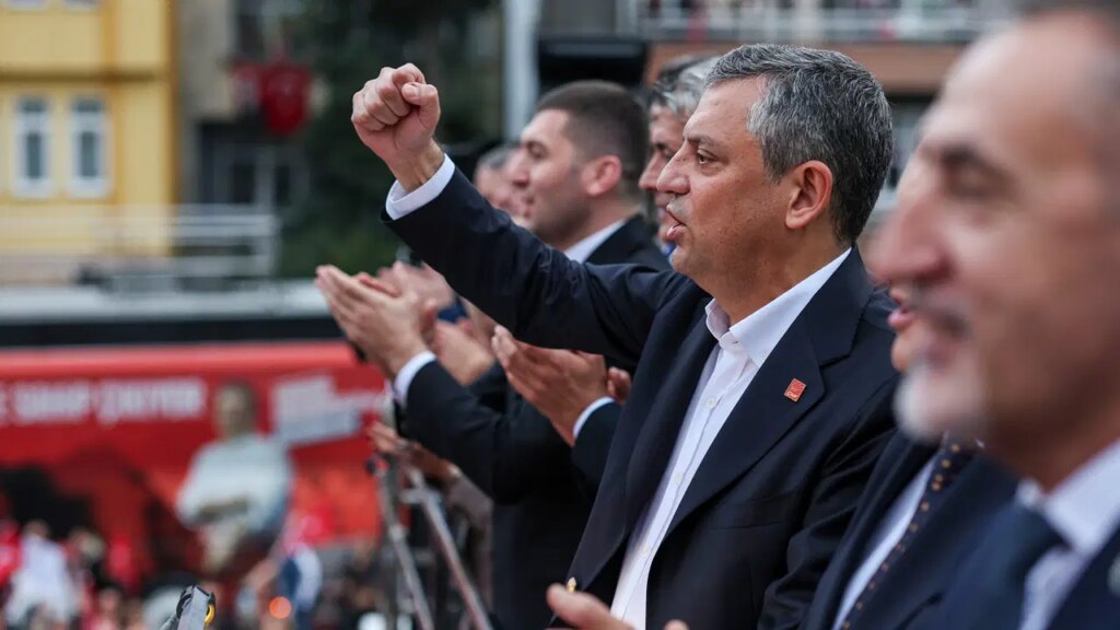 Özgür Özel AKP’li belediyenin ‘yolsuzluğunu’ açıklamıştı: Bilirkişi raporu ortaya çıktı!