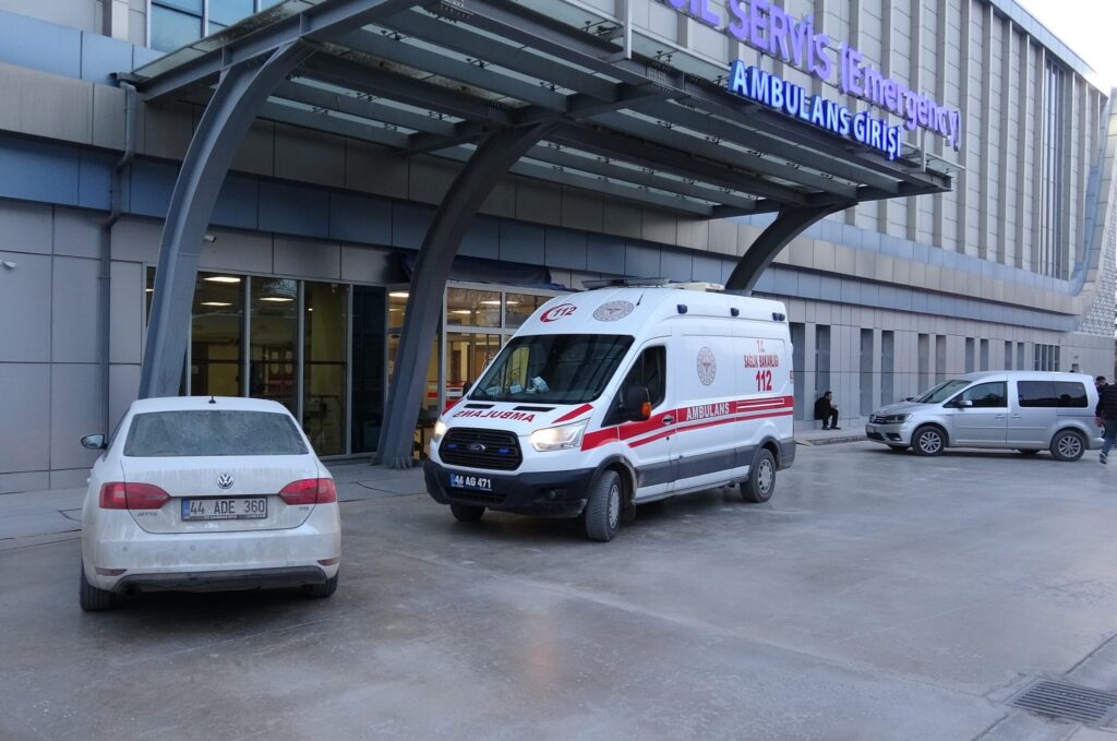 Tabancayla deneme atışı yaparken kazara kendini vurdu