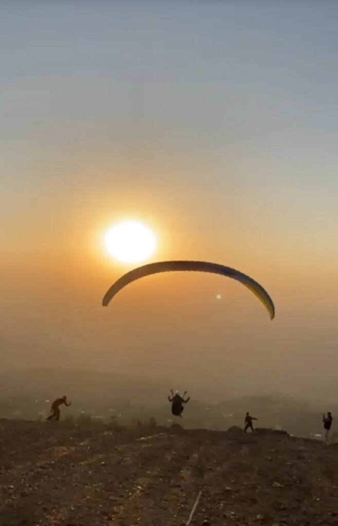 Yamaç Paraşütçüsü Festivalde Düştü