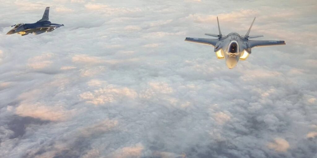 ABD F-16 savaş uçağı düştü