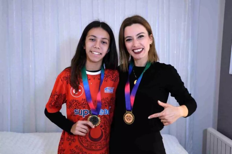 adanali-anne-ve-kizi-dunya-sampiyonu-oldu-fAy97zUx.jpg