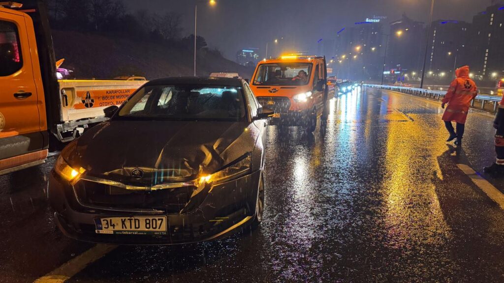 Eyüpsultan’da yağış nedeniyle 7 araç birbirine girdi: 2 yaralı