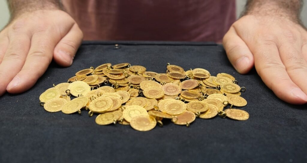Kapalı Çarşı’da makas 100 lirayı buldu! Gram altın zirveden geriledi