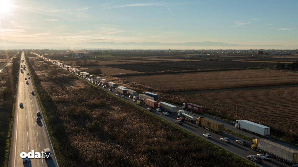 Komşu’da isyan: Yolları kapattılar