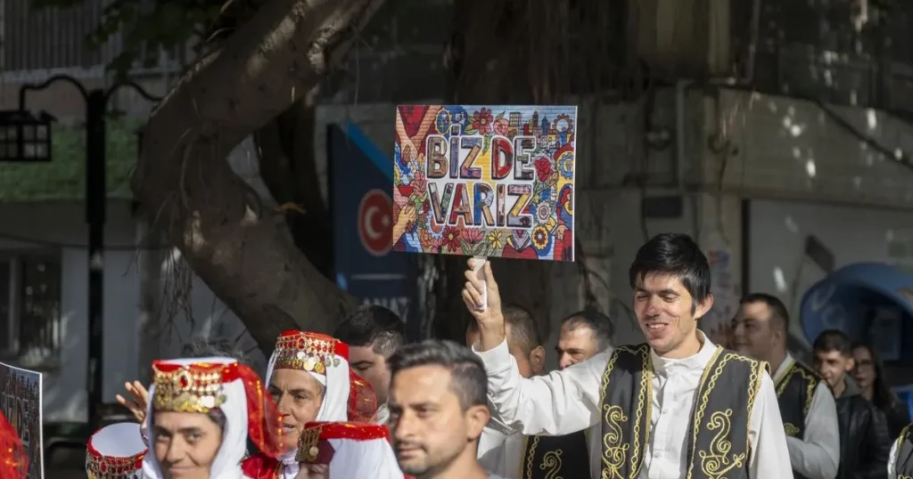 Mersin’de ‘Biz de Varız’ yürüyüşü