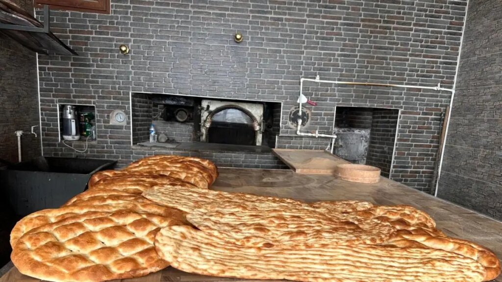 Karayazı’ya Yeni Ekmek Fırını Açıldı