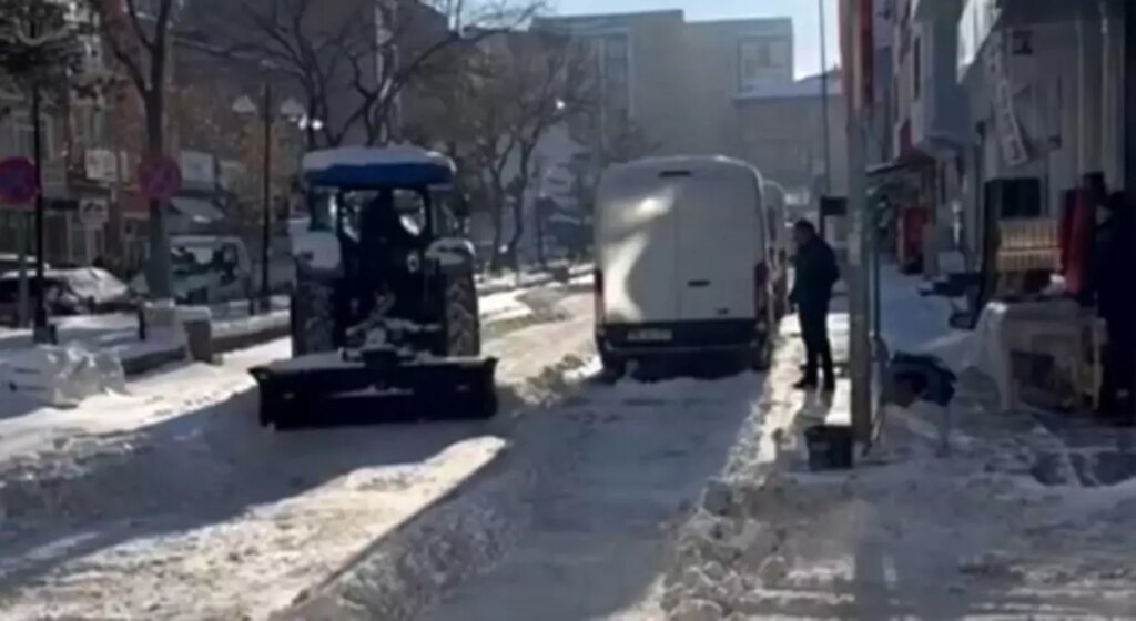 Kars’ta Kar Mücadelesine Esnaf Desteği