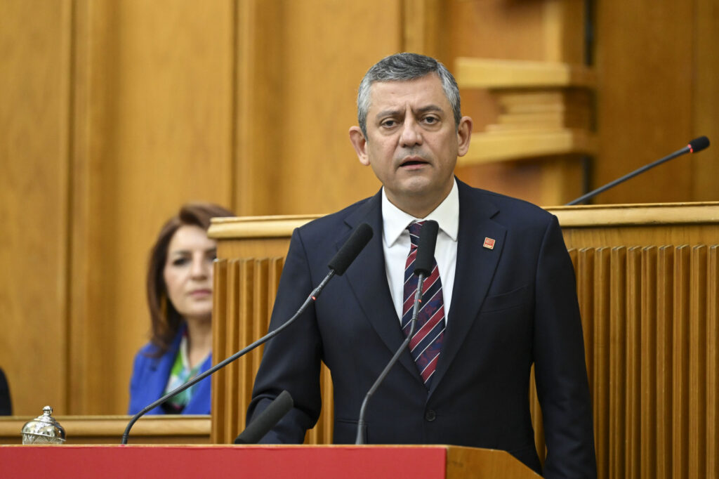 Özel, Erdoğan’ı hedef alan Yunan gazeteciye sert çıktı: Orada dur!