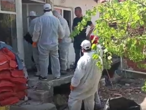 Mahalleli kokudan duramadi gercek kapi acilinca ortaya cikti xQy9uQVl