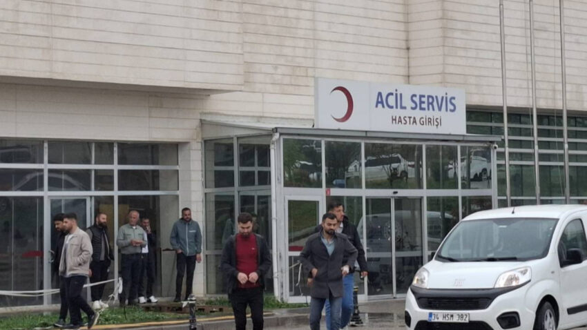 Sokak ortasinda silahli saldiriya ugradi hastanede can verdi bwaSCfNQ