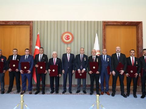 Tbmmden 15 temmuz gazilerine tesekkur berati 6D13DbmF